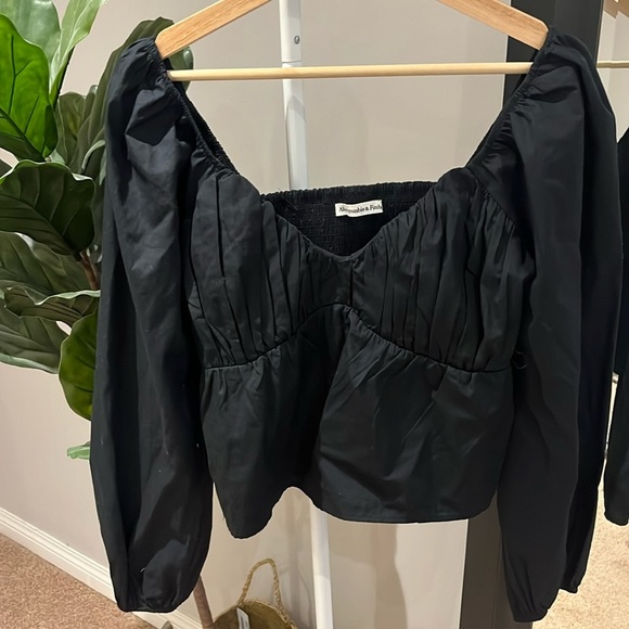 Abercrombie + Fitch | Pleated Long Sleeve - Picture 5 of 12